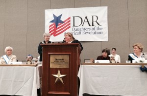 State Conference Chair Patty Bogaty Schned accepts thanks from State Regent Carol Oakley Jackson.
